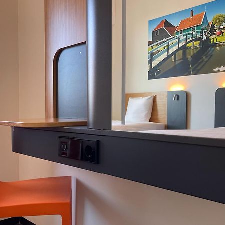 Easyhotel Amsterdam Zaandam Bagian luar foto