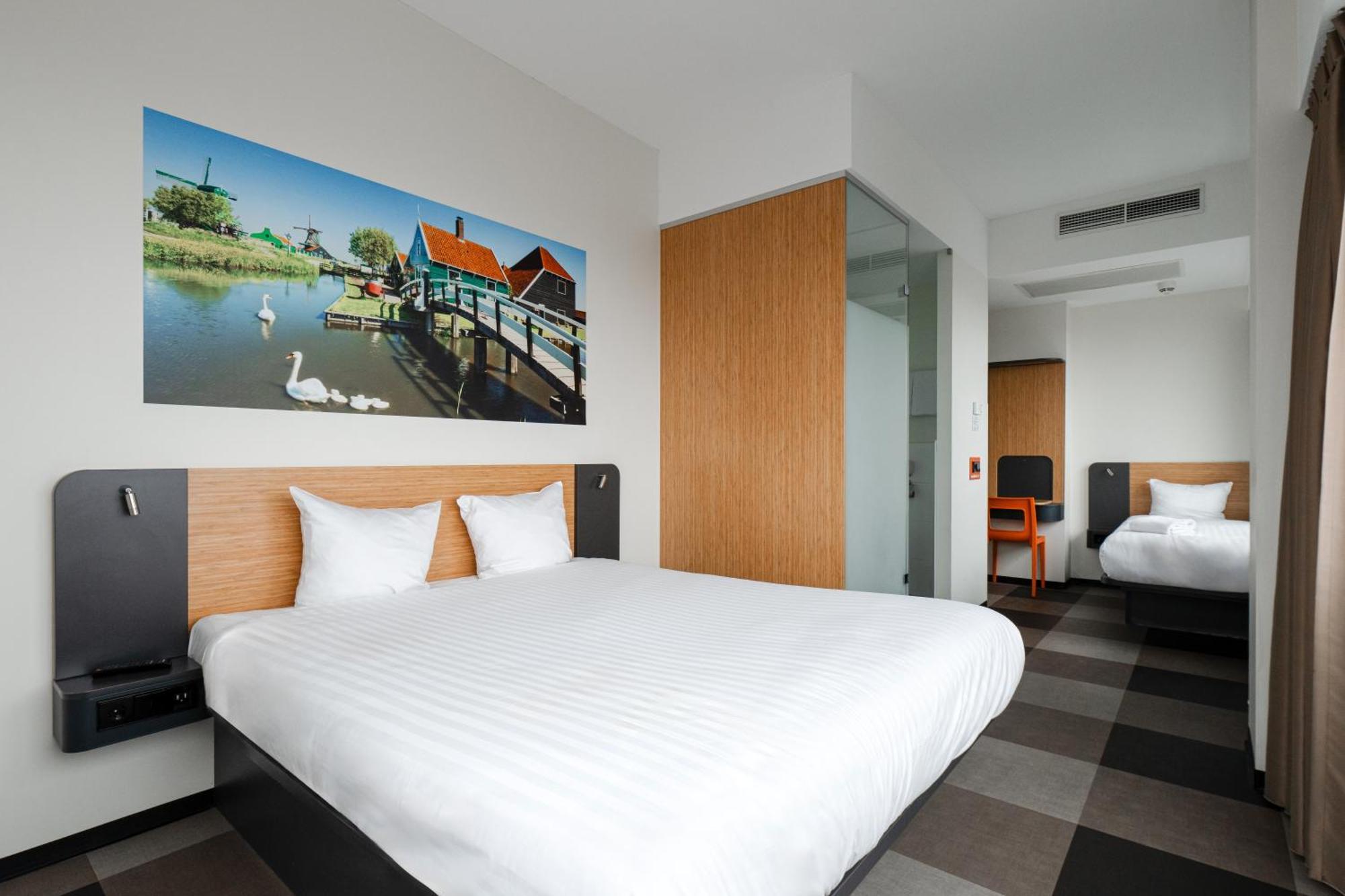 Easyhotel Amsterdam Zaandam Bagian luar foto