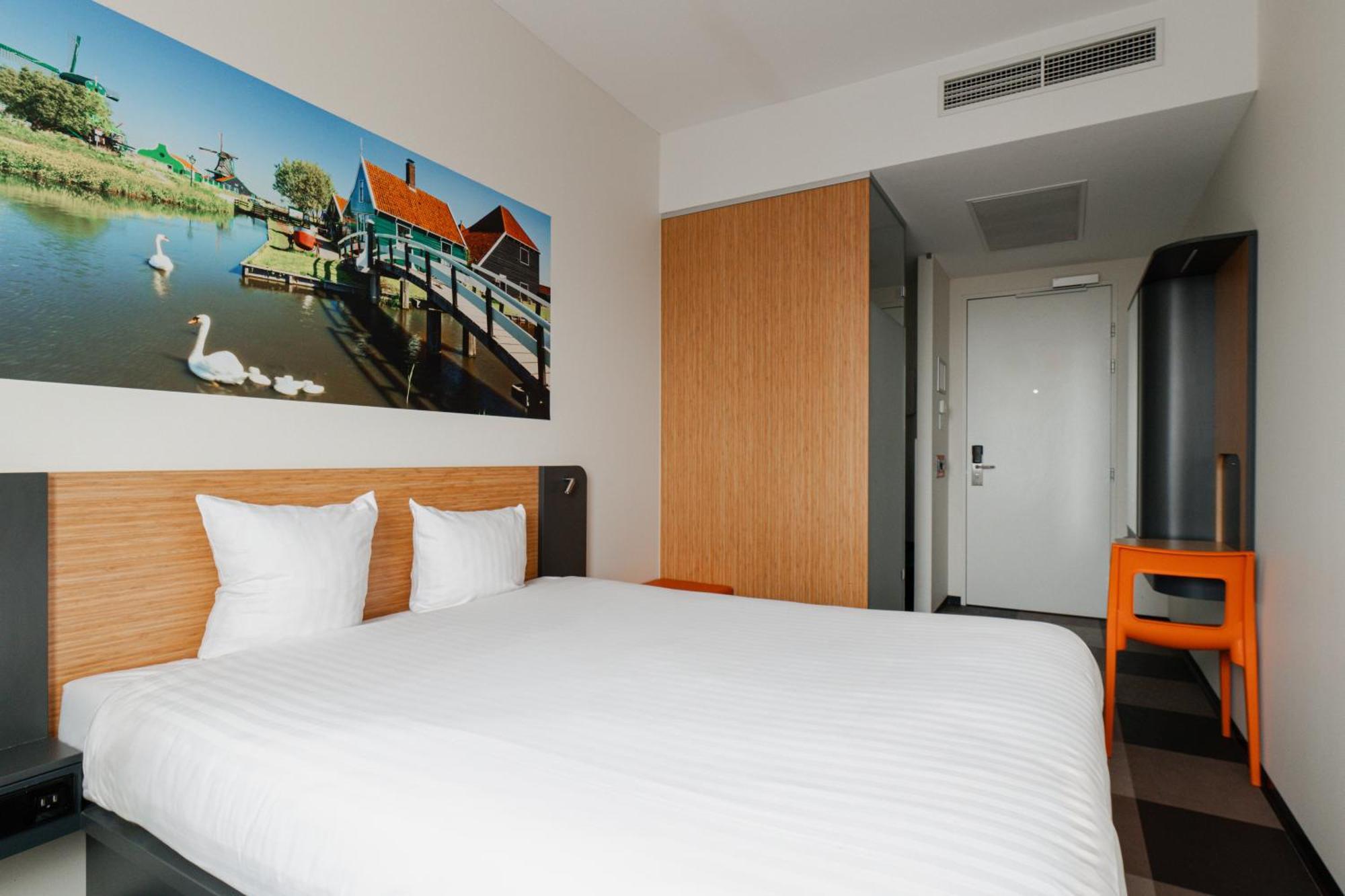 Easyhotel Amsterdam Zaandam Bagian luar foto
