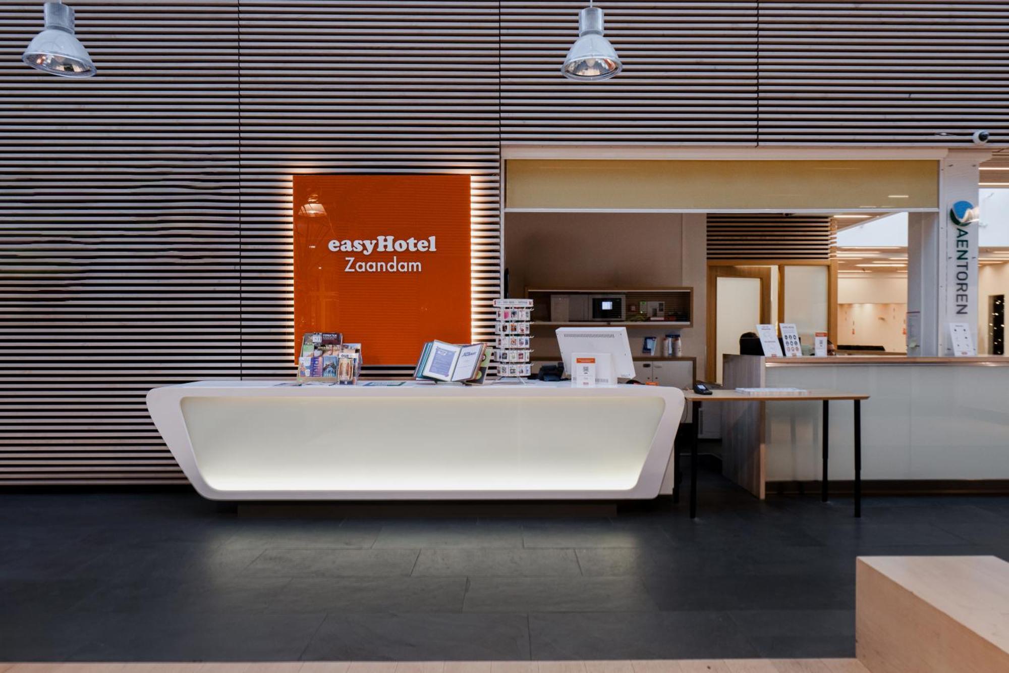 Easyhotel Amsterdam Zaandam Bagian luar foto