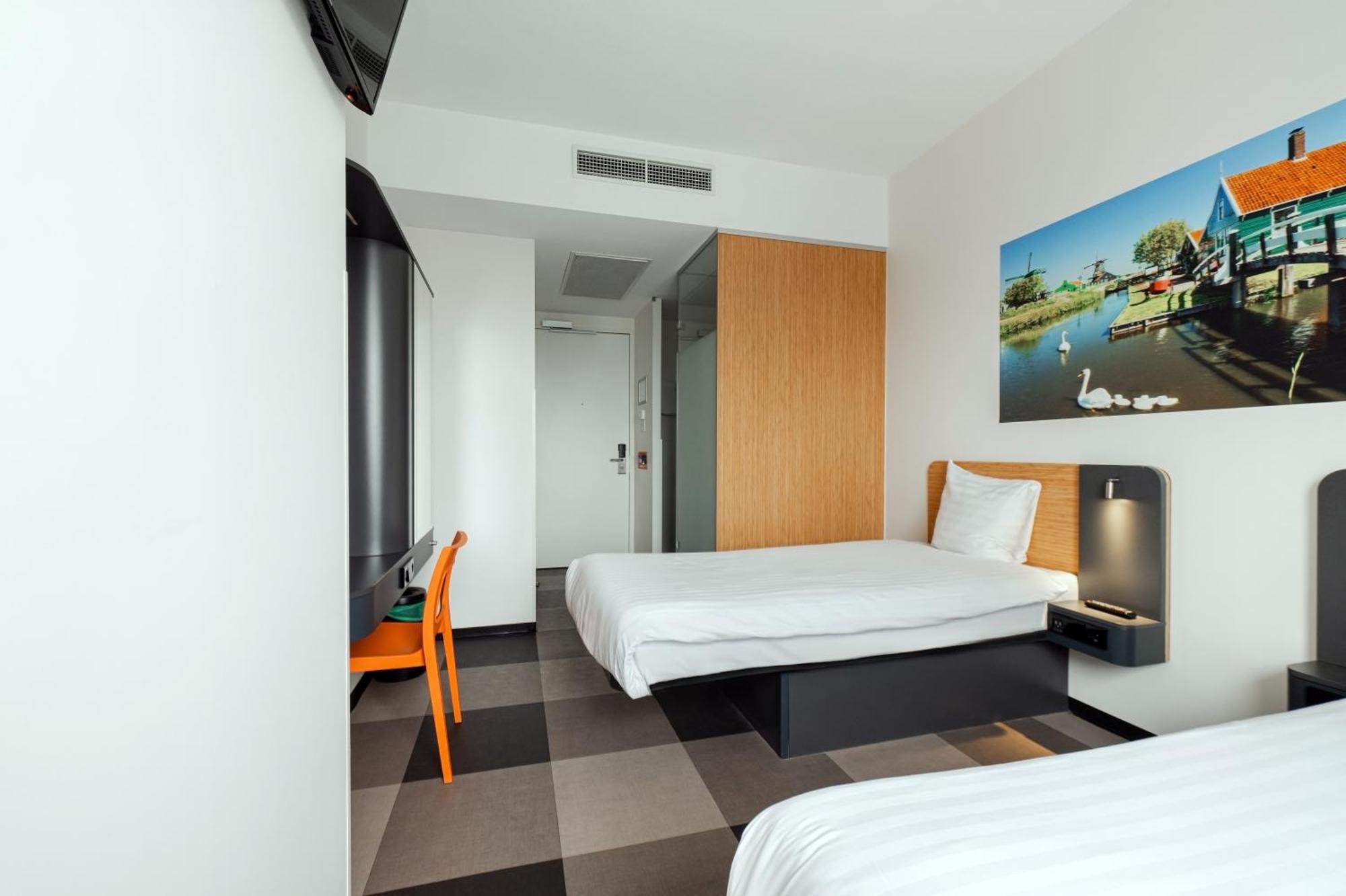 Easyhotel Amsterdam Zaandam Bagian luar foto