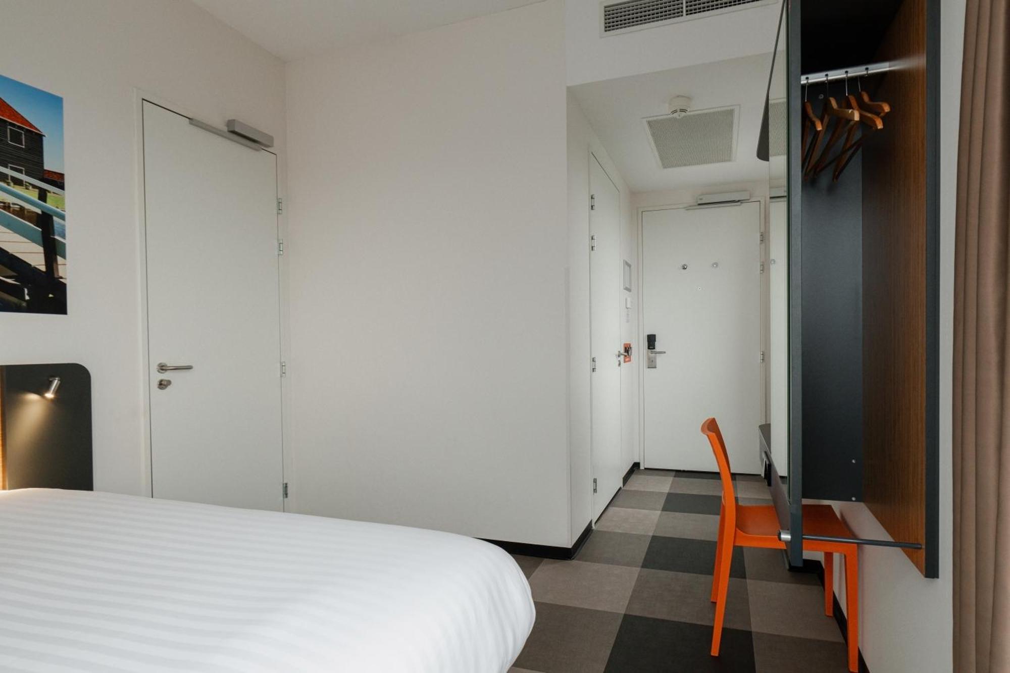 Easyhotel Amsterdam Zaandam Bagian luar foto