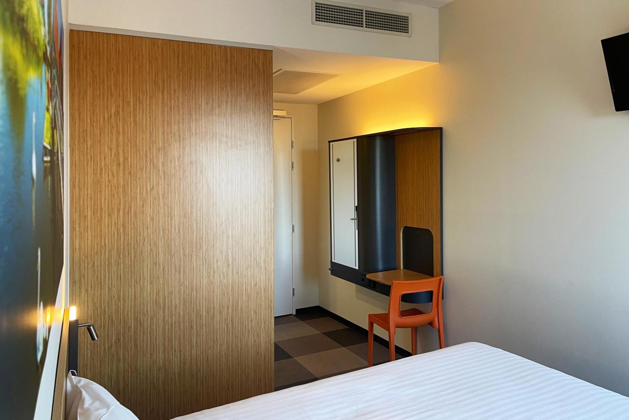 Easyhotel Amsterdam Zaandam Bagian luar foto