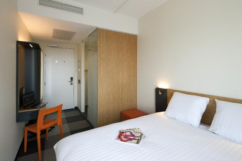 Easyhotel Amsterdam Zaandam Bagian luar foto